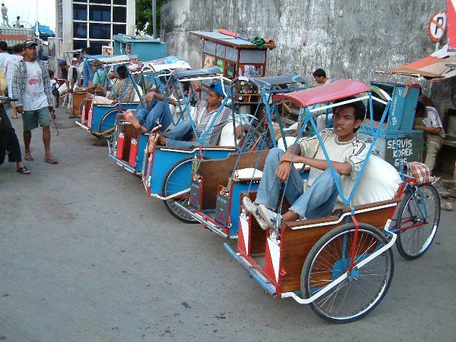 Becak chauffeurs in Makassar, Sulawesi